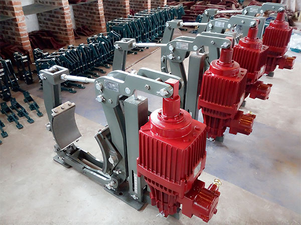 使用行車(chē)制動(dòng)器時(shí)應該注意的4點(diǎn)細節